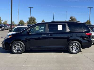 Used 2020 Toyota Sienna XLE 8-Passenger Minivan for sale in St. Joseph MO