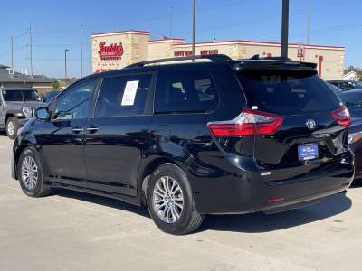 Used 2020 Toyota Sienna XLE 8-Passenger Minivan for sale in St. Joseph MO