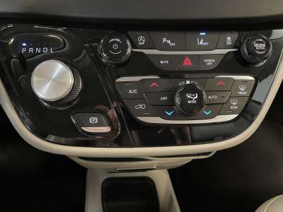 Used 2021 Chrysler Pacifica for sale in St. Joseph MO