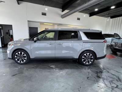 Used 2024 Kia Carnival EX Minivan for sale in Grand Island NE