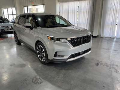Used 2024 Kia Carnival EX Minivan for sale in Grand Island NE