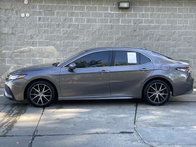 Used 2021 Toyota Camry SE Sedan for sale in Lincoln NE
